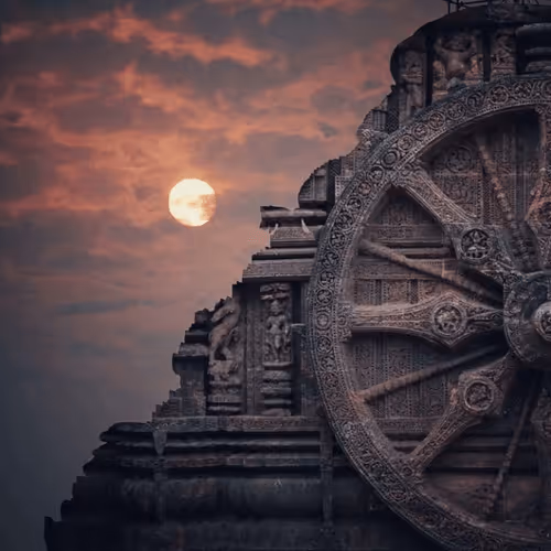 The dome of the temple with ☀️