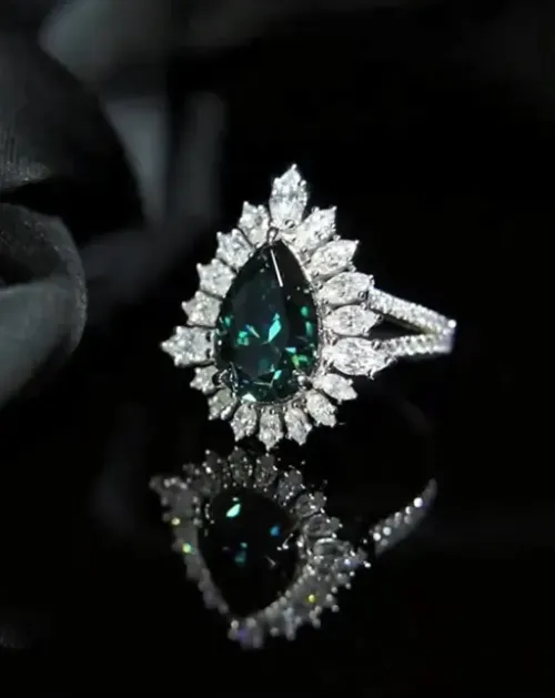 EMERALD RING.