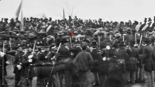 Crowd of citizens, soldiers, and etc. with Lincoln at Gettysburg #398